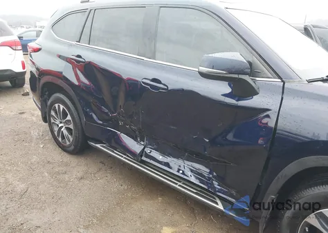 2021 Toyota Highlander Xle z USA, uszkodzony, nr VIN 5TDGZRAH1MS055279